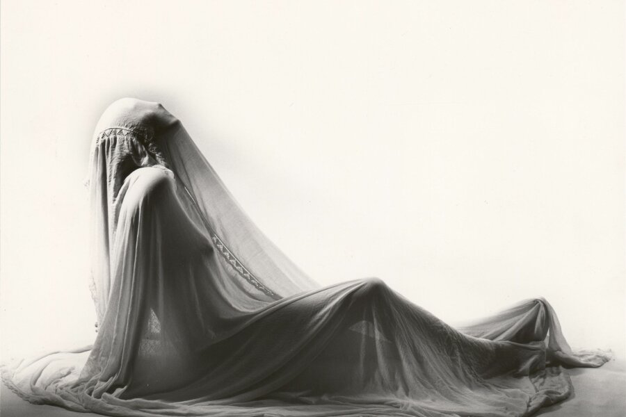 Glenn Cuerden, Draped Figure #3